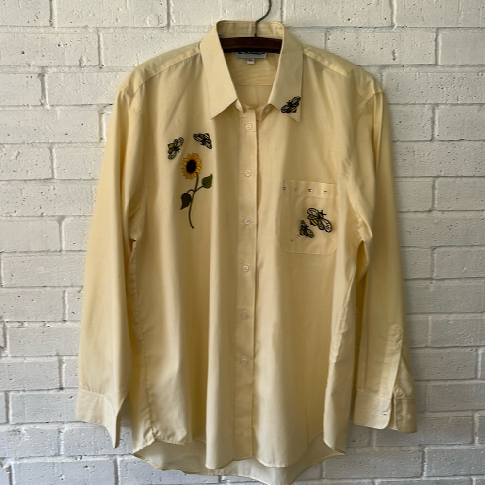 Las Olas XL LS Button Up Shirt Classic Boyfriend Shirt Bees Sunflower Rhinestone